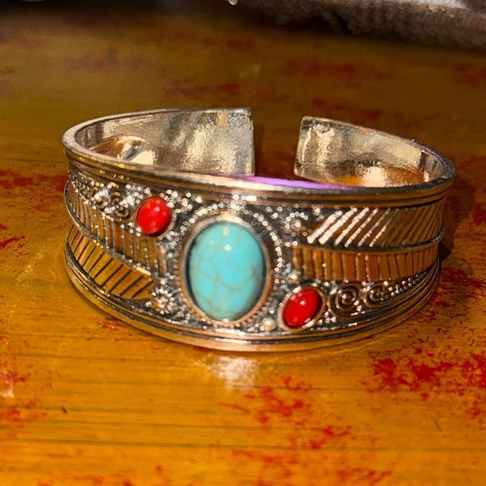 Nwt Southwestern Style Silver Tone Bracelet
